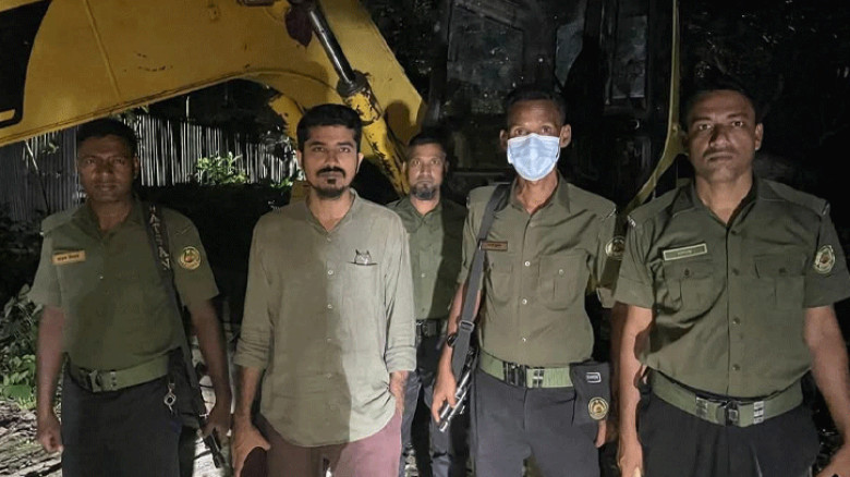 গভীর রাতে এসিল্যান্ডের অভিযান, দুই ভেকু অকেজো