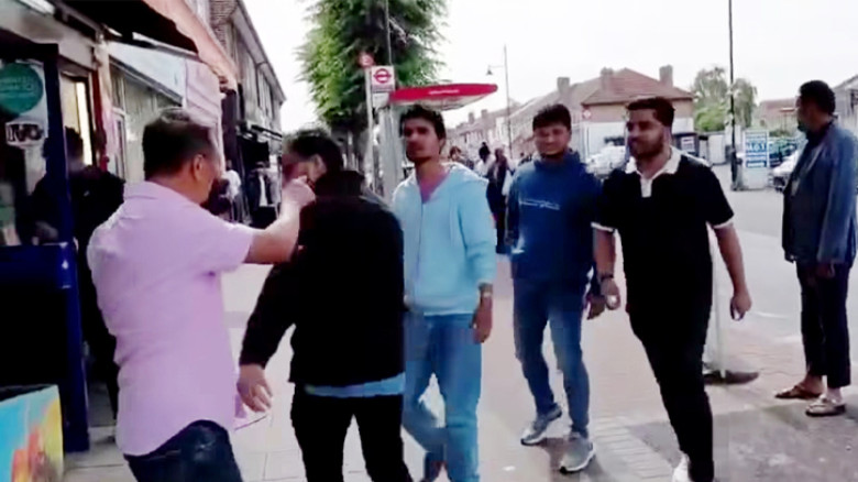 লন্ডনে হাসনাত আবদুল্লাহর সভাস্থলে উত্তেজনা-ডিম নিক্ষেপ, আটক ৩