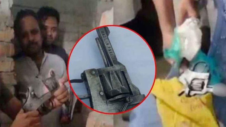 আশুলিয়ায় মাদরাসা থেকে মিলল ‘মেইড ইন পাকিস্তান’ লেখা অস্ত্র