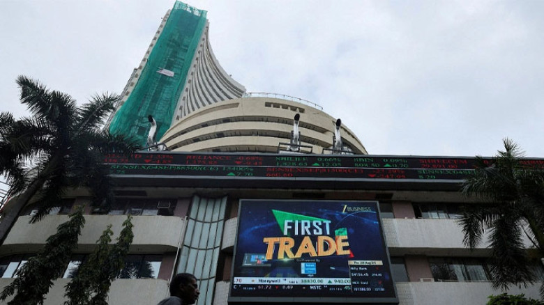 ভারতের শেয়ারবাজারে ধস, উধাও ২ লাখ কোটি রুপি