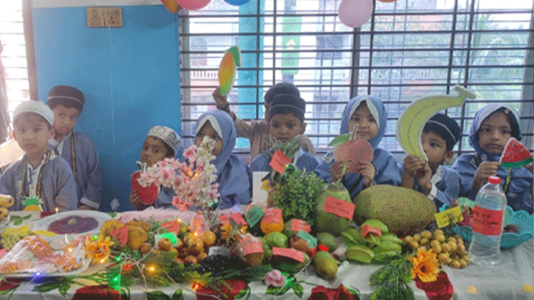 মাদীনাতুল হিকমাহ একাডেমিতে জাঁকজমকপূর্ণ ফল উৎসব অনুষ্ঠিত