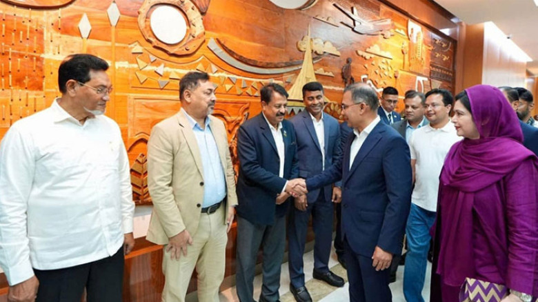 মালয়েশিয়ার উদ্দেশে ঢাকা ছেড়েছেন প্রধানমন্ত্রী