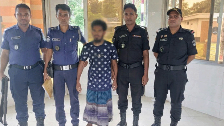 মুন্সীগঞ্জে মাদ্রাসাছাত্রকে হত্যাচেষ্টার অভিযোগে শিক্ষক গ্রেপ্তার