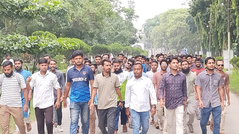 প্রতিষ্ঠাবার্ষিকী ঘিরে নিষিদ্ধ আওয়ামী লীগের নাশকতা-ষড়যন্ত্রের প্রতিবাদে ইবি ছাত্রদলের বিক্ষোভ