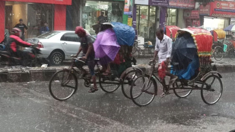 বৃষ্টি কমলেও ৮ বিভাগে বজ্রসহ ভারী বর্ষণের আভাস, কখন আঘাত হানবে