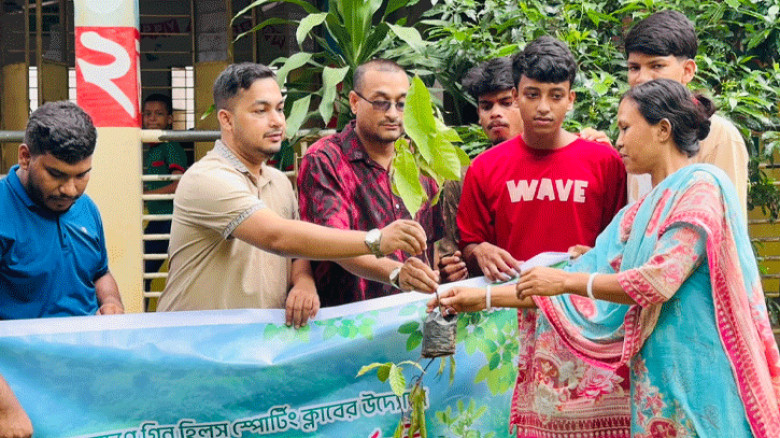 রাঙামাটিতে গ্রিন হিলস স্পোর্টিং ক্লাবের বৃক্ষরোপণ ও চারা বিতরণ কর্মসূচি