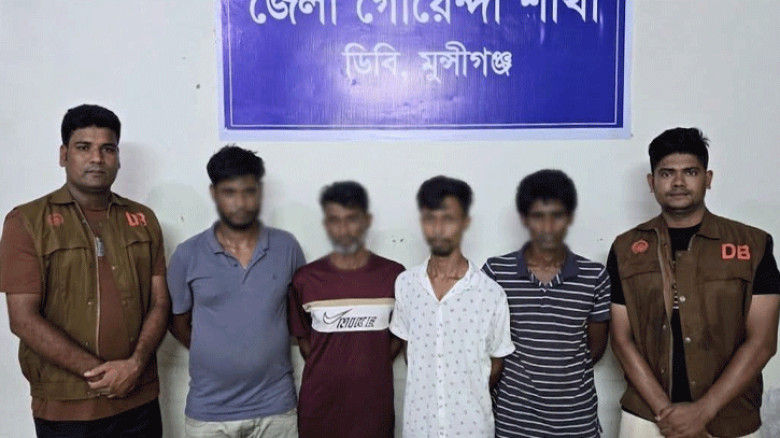 মুন্সীগঞ্জে ৪৫০ পিস ইয়াবাসহ ৪ মাদক কারবারি গ্রেপ্তার