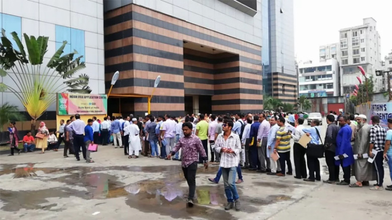 ভারতীয় ভিসা আবেদন শুরু, দীর্ঘ লাইনে বাংলাদেশিরা