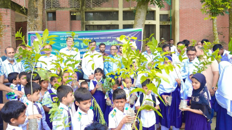 হাবিপ্রবিতে জিয়াউর রহমান ফাউন্ডেশনের মাসব্যাপী বৃক্ষরোপণ কর্মসূচির উদ্বোধন
