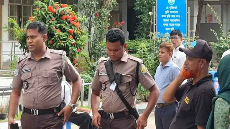এইচএসসি কেন্দ্রে পুলিশের বডি ওর্ন ক্যামেরায় নজরদারি