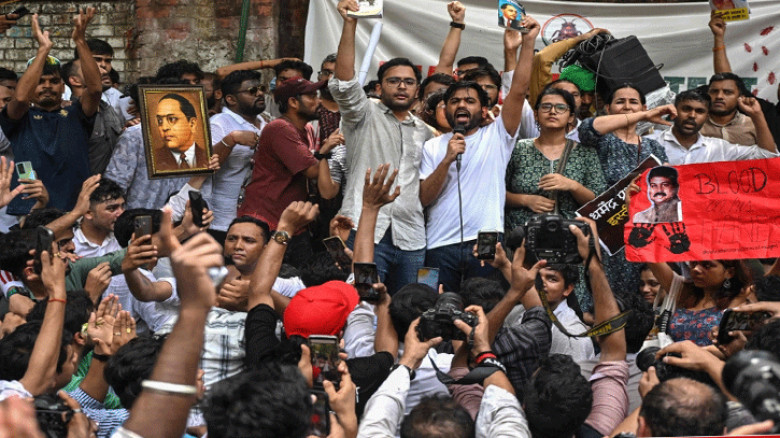 ৪০ ডিগ্রি তাপেও দিল্লিতে ‘ককরোচ’ আন্দোলন