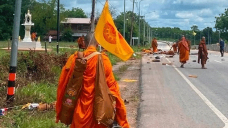 থাইল্যান্ডে পিকআপের ধাক্কায় ৮ বৌদ্ধ ভিক্ষুর মৃত্যু