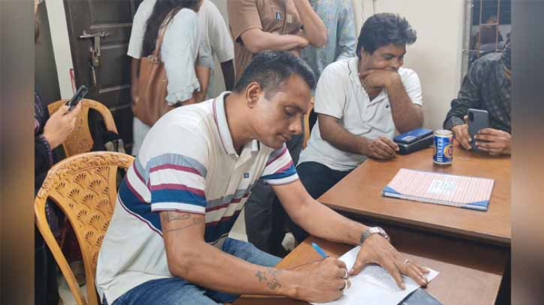 জাবিতে ছাত্রীদের গোপনে ছবি তুলতে গিয়ে মদসহ আটক যুবদল নেতা, স্বীকারোক্তির পর মুচলেকায় মুক্ত