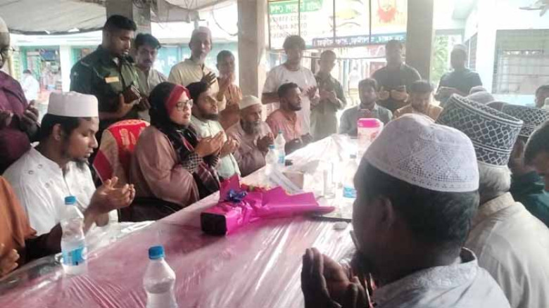 আখাউড়ায় মৎস্য ব্যবসায়ীদের উদ্যোগে মিলাদ মাহফিল অনুষ্ঠিত