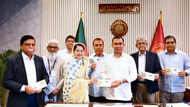 পল্লী উন্নয়ন দিবস উপলক্ষে স্মারক ডাক টিকেট উন্মোচন প্রধানমন্ত্রীর