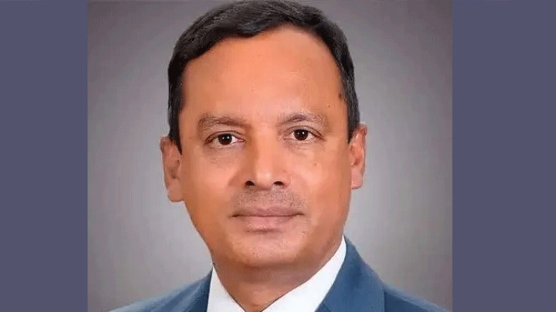 অ্যাটর্নি জেনারেলকে হুমকির, চার ডেপুটি অ্যাটর্নি জেনারেলকে শোকজ