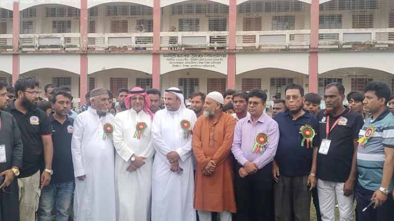 ঘাটিয়ারায় সৌদি দুই কফিলের উপস্থিতিতে প্রীতি ফুটবল ম্যাচ