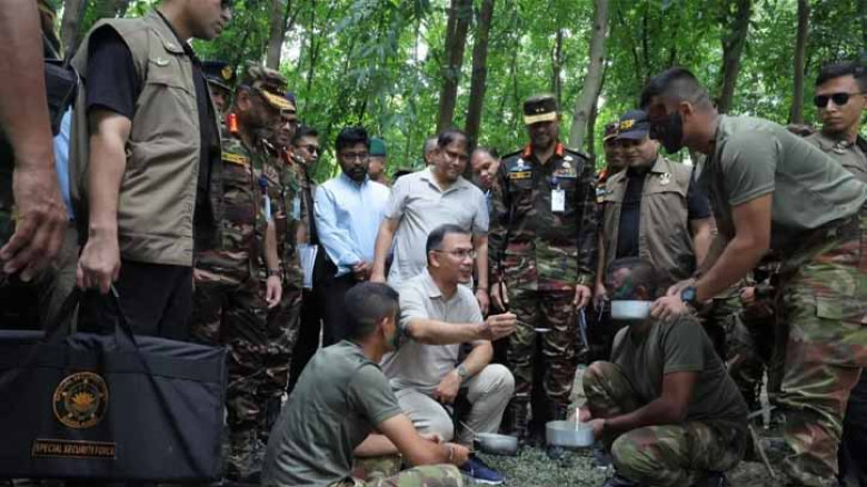গ্রীষ্মকালীন মহড়া পরিদর্শন শেষে সেনাবাহিনীর গৌরবময় ভূমিকার প্রশংসা করলেন প্রধানমন্ত্রী