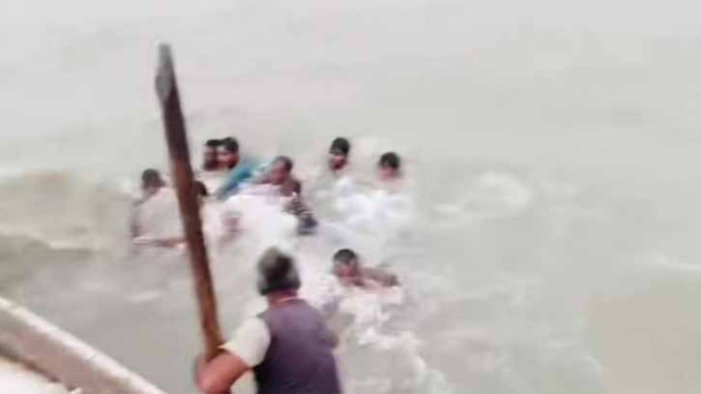 বঙ্গোপসাগরে দুই ট্রলারডুবি, নিখোঁজ ৭ জেলে