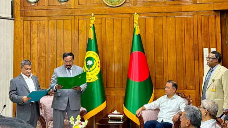 শপথ নিলেন সাংসদ সরোয়ার আলমগীর