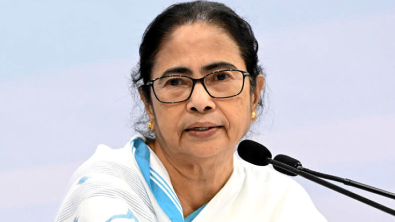 চুপ করাতে হলে আমাকে মেরে ফেলতে হবে: মমতা