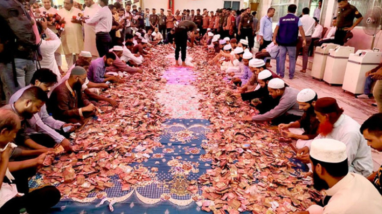 আবারও খোলা হলো শাহজালাল মাজারের দানবাক্স, চলছে গণনা