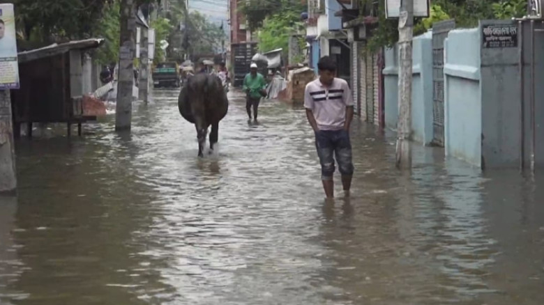 রেকর্ড ভাঙা বৃষ্টিতে ভাসছে যশোর: অপরিকল্পিত ড্রেনেজ ও নাগরিক অসচেতনতায় চরম ভোগান্তি