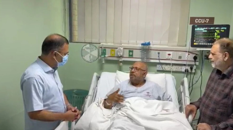 বিএনপি মিডিয়া সেলের আহ্বায়ককে দেখতে হাসপাতালে প্রধানমন্ত্রী