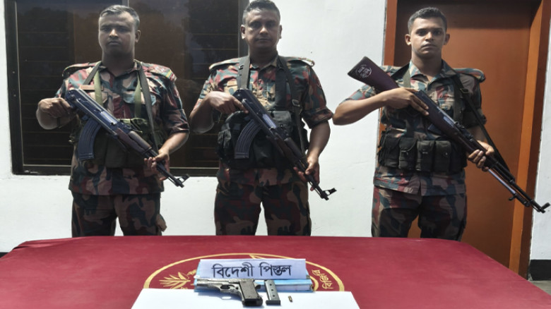 যশোরে আমবাগান থেকে ম্যাগজিনসহ অস্ত্র-গুলি উদ্ধার