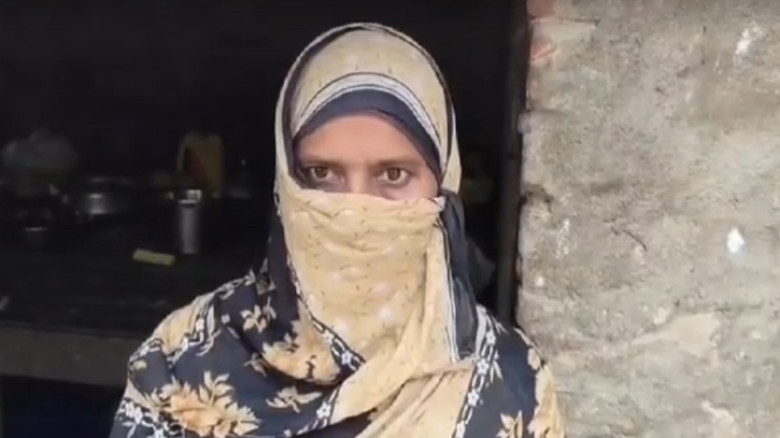 দরিদ্র গৃহবধূর ব্যাংক অ্যাকাউন্টে পাওয়া গেল ৯৮১ কোটির বেশি টাকা