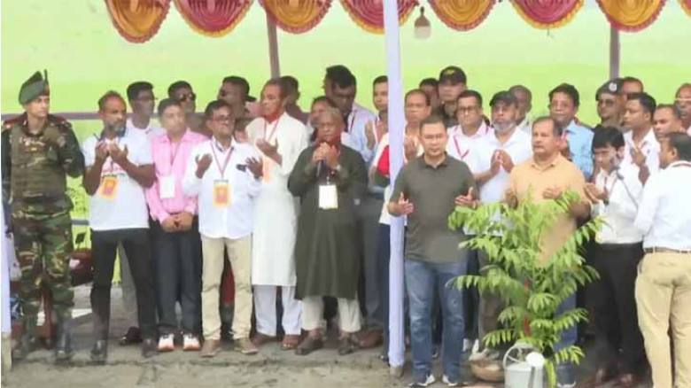 বরিশালে পৌঁছে বৃক্ষরোপণ কর্মসূচির উদ্বোধন করলেন প্রধানমন্ত্রী তারেক রহমান