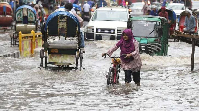রাজধানীতে তিন ঘণ্টায় ১৩ মিলিমিটার বৃষ্টি, কমবে কবে জানাল অধিদপ্তর