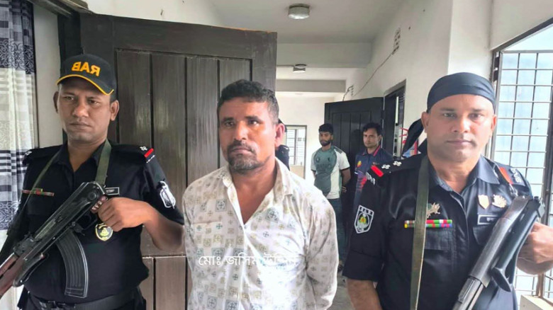 র‍্যাবের অভিযানে রাজধানী থেকে নবীনগরের শীর্ষ সন্ত্রাসী শফিক ডাকাত গ্রেপ্তার