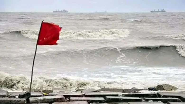 ঘনীভূত হতে পারে লঘুচাপ, চার সমুদ্রবন্দরে ৩ নম্বর সতর্ক সংকেত