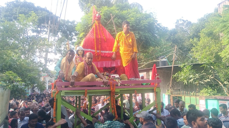 আখাউড়ায় উৎসবমুখর পরিবেশে রথযাত্রা অনুষ্ঠিত