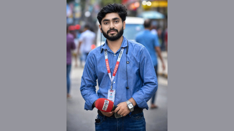ফেসবুকে স্ট্যাটাস দিয়ে যশোরের সাংবাদিকের আত্মহত্যা