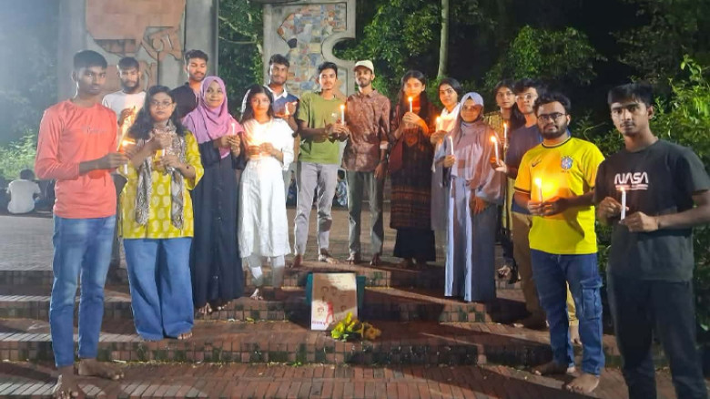 জুলাই শহীদ দিবসে কুবিতে চিত্তনামার মোমবাতি প্রজ্জ্বলন