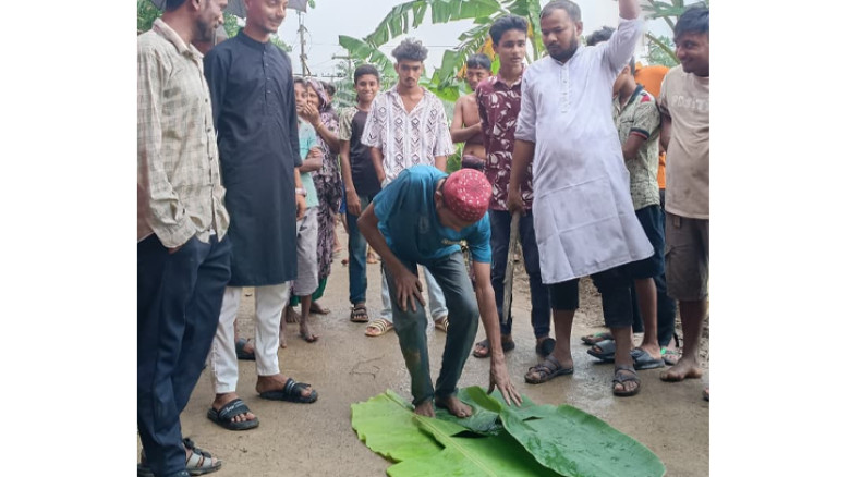 চোরকে আটক করে শাস্তি হিসেবে ১০০ রাকাত নফল নামাজ পড়াল গ্রামবাসী