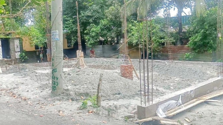 আদালতের নিষেধাজ্ঞা উপেক্ষার অভিযোগ, মাদারীপুরে বিরোধপূর্ণ জমিতে মসজিদ নির্মাণের অভিযোগ