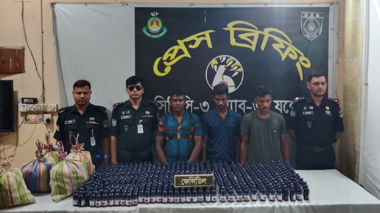 যশোরে র‍্যাবের অভিযানে ১০৪৩ বোতল ভারতীয় নিষিদ্ধ সিরাপসহ আটক ৩