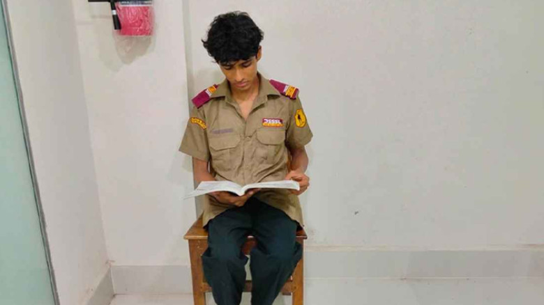 বিকালে বাবাকে দাফন, রাতে এটিএম বুথে ডিউটি, সকালে এইচএসসি পরীক্ষা