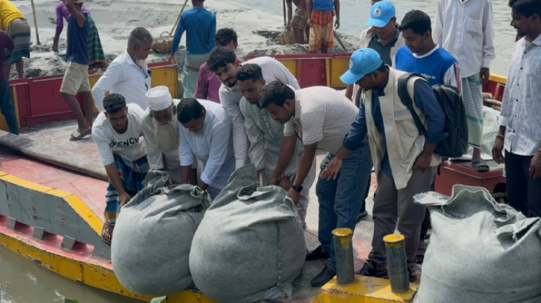 মেঘনার করাল গ্রাস ঠেকাতে এমপি মান্নানের উদ্যোগে জিও ব্যাগ কার্যক্রমের উদ্বোধন