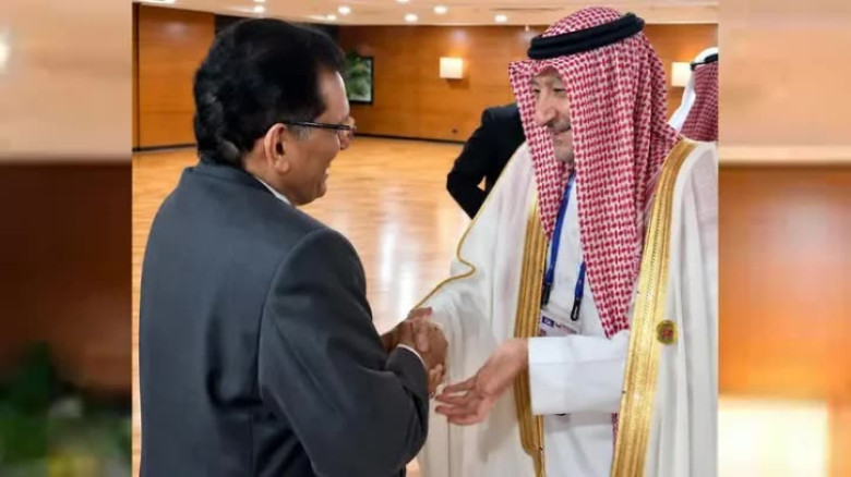 পররাষ্ট্রমন্ত্রী খলিলুর রহমানের সঙ্গে শুভেচ্ছা বিনিময় করলেন সৌদি উপ-পররাষ্ট্রমন্ত্রী